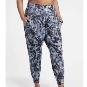 Athleta Salutation Jogger Womens medium petite Tie Dye Workout Sporty Athleisure